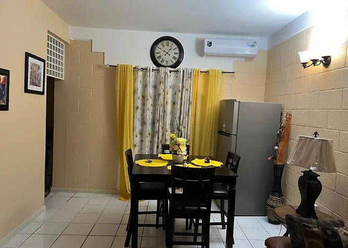 Lovely Modern 1bedroom Overlooking Carribean Sea. Apartment